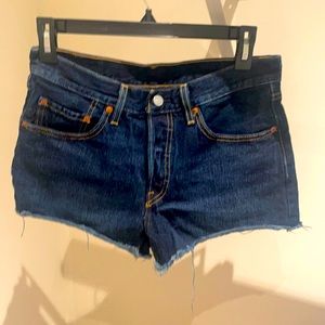 Levi's dark blue short jeans size 27